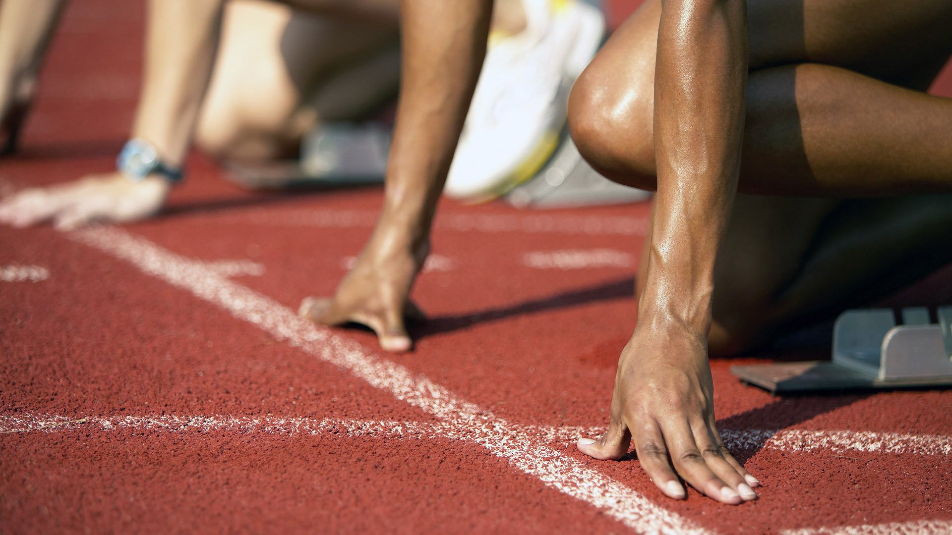 赛道上的红与黑，周冠宇高光时刻点燃索伯逆袭之战